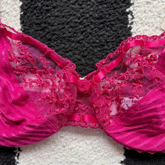 NWT Valentino Intimo Burgundy Satin Lace Bra 34B - Picture 3 of 7